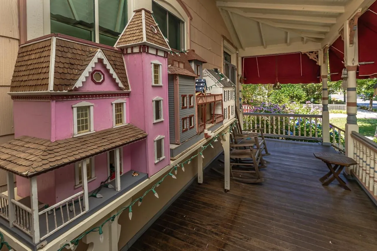 Antoinette's & Guest house