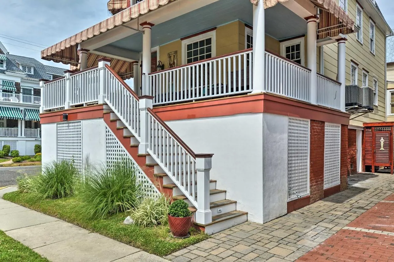 Striking Cape Getaway, Steps From The Beach! Holiday home *