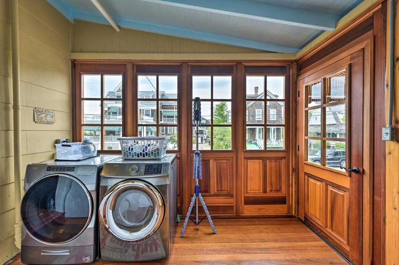Striking Cape Getaway, Steps From The Beach! Holiday home *
