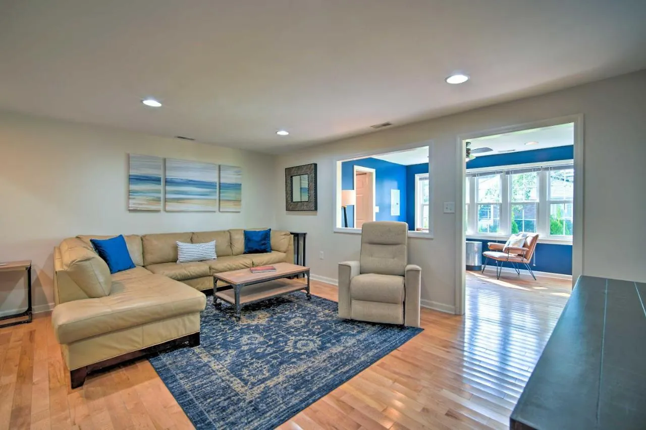 Cape Quad With Grill - 7 Blocks To Beach! *