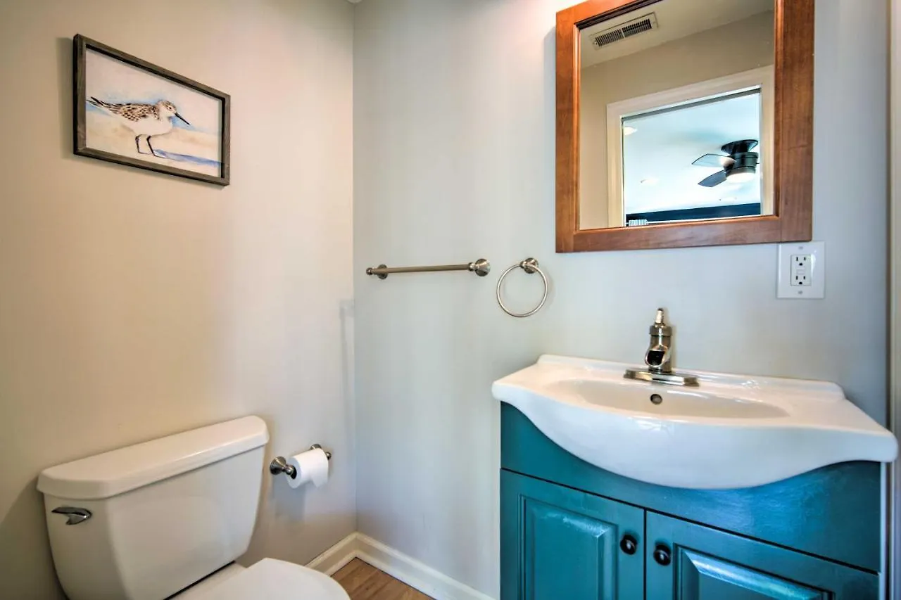Cape Quad With Grill - 7 Blocks To Beach! *