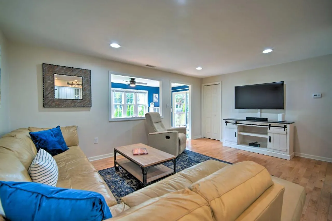 Cape Quad With Grill - 7 Blocks To Beach!