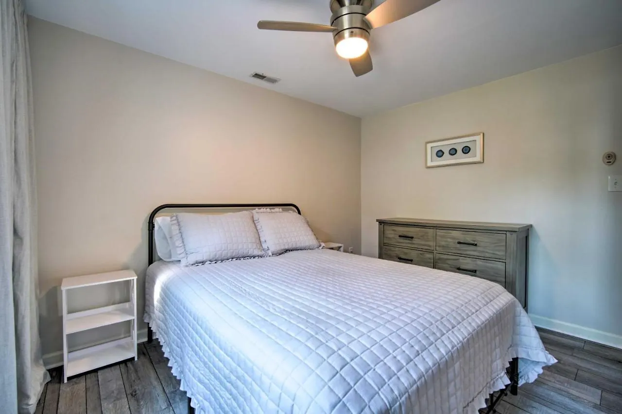 Cape Quad With Grill - 7 Blocks To Beach!