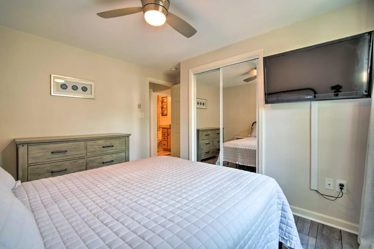 Cape Quad With Grill - 7 Blocks To Beach!