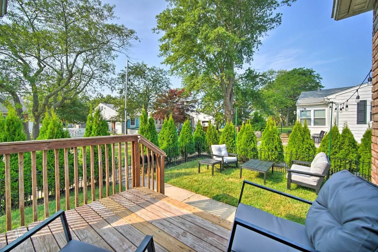 Cape Quad With Grill - 7 Blocks To Beach!