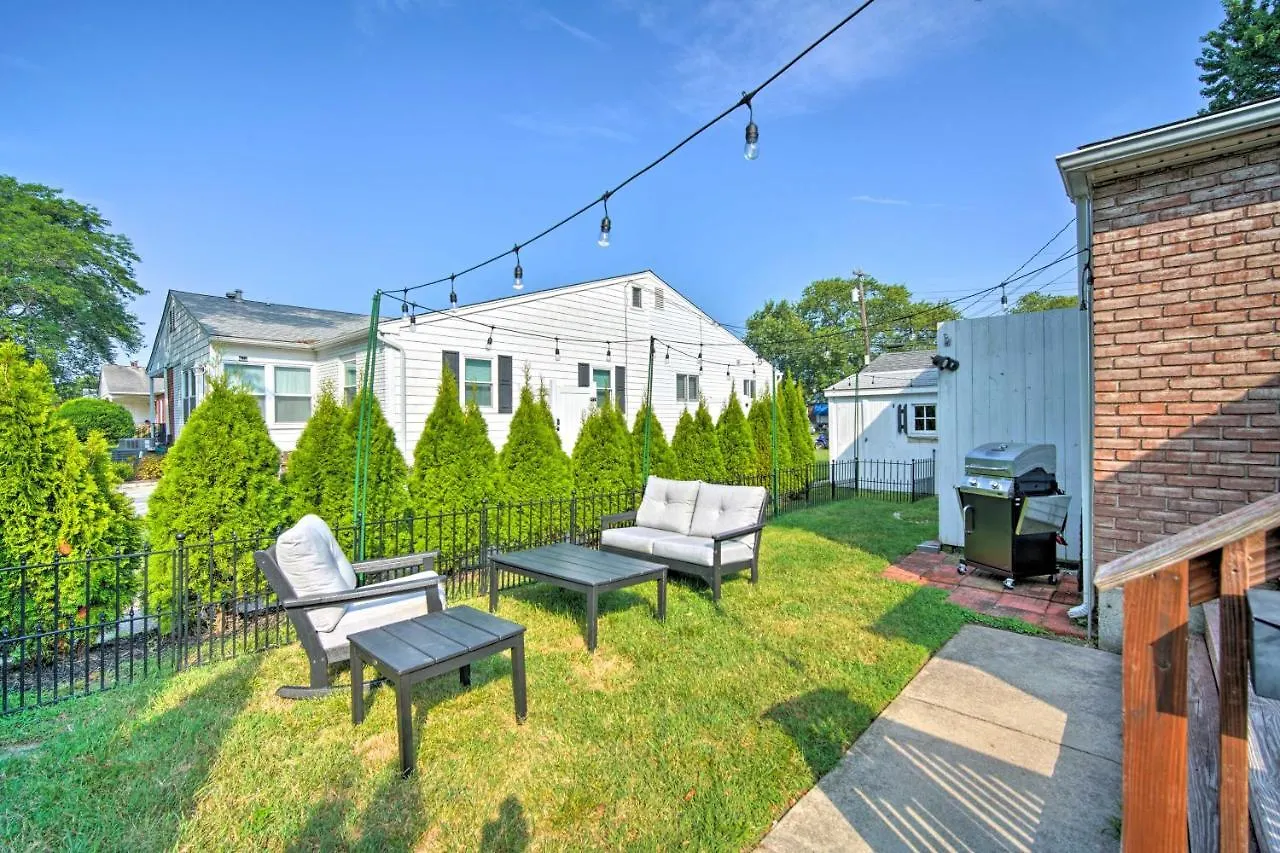 Cape Quad With Grill - 7 Blocks To Beach! *