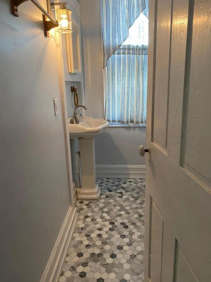 First Floor, 2 Bedrm 2 Bath, Sleeps 6, Parking Available, Walk To Beach & Shop