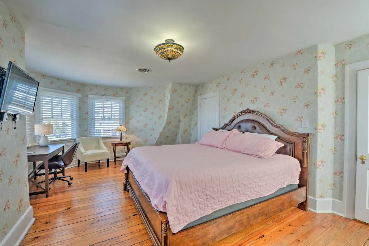 Striking Cape Getaway, Steps From The Beach! Cape May