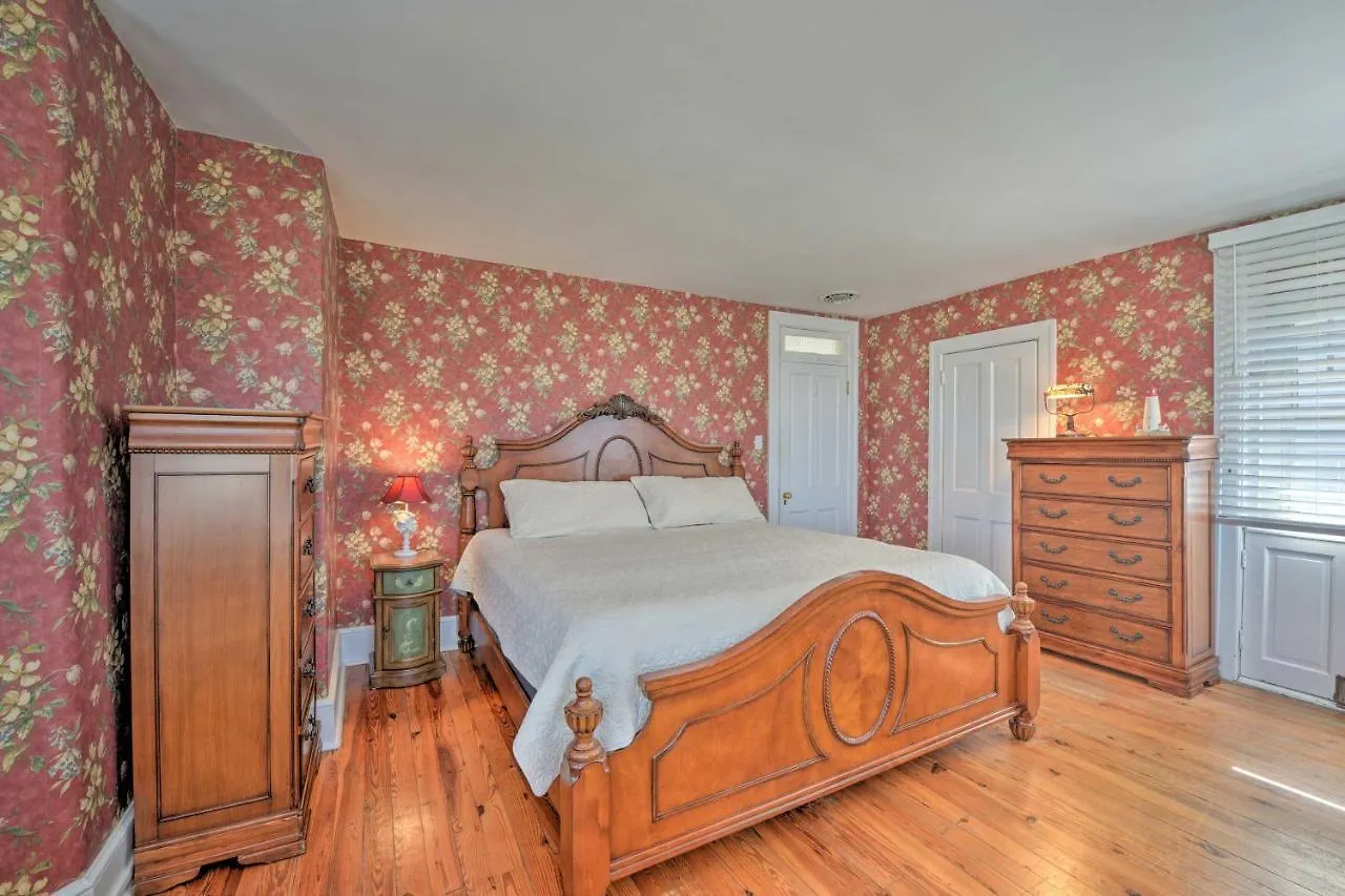 Striking Cape Getaway, Steps From The Beach!