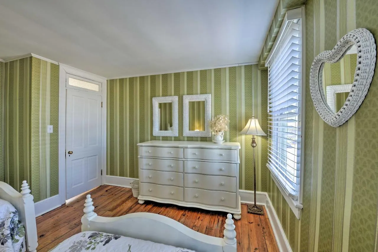 Striking Cape Getaway, Steps From The Beach! Cape May