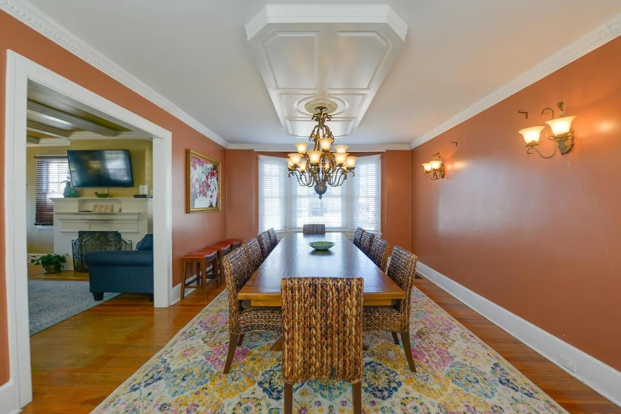 Striking Cape Getaway, Steps From The Beach! Holiday home