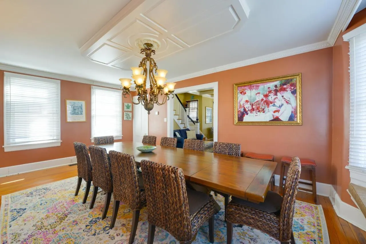 Striking Cape Getaway, Steps From The Beach! Holiday home *