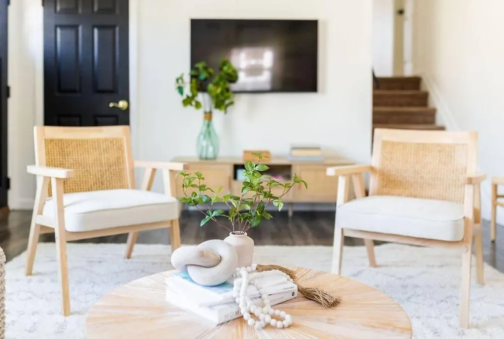 Cozy Getaway - 5 Min Drive To Holiday home