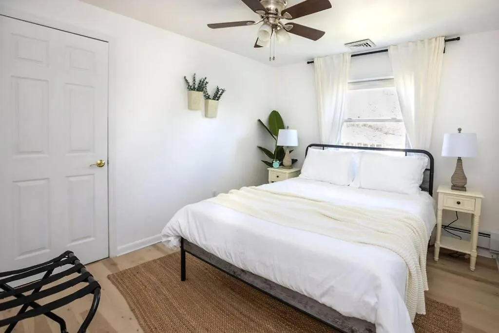 Cozy Getaway - 5 Min Drive To Holiday home *