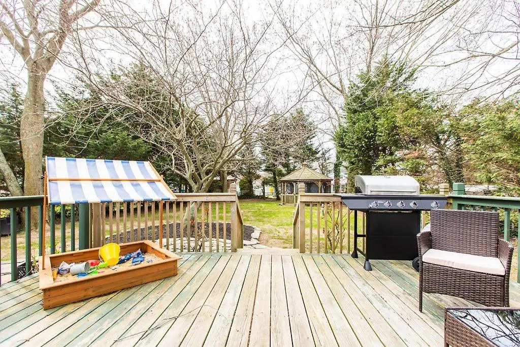 Cozy Getaway - 5 Min Drive To