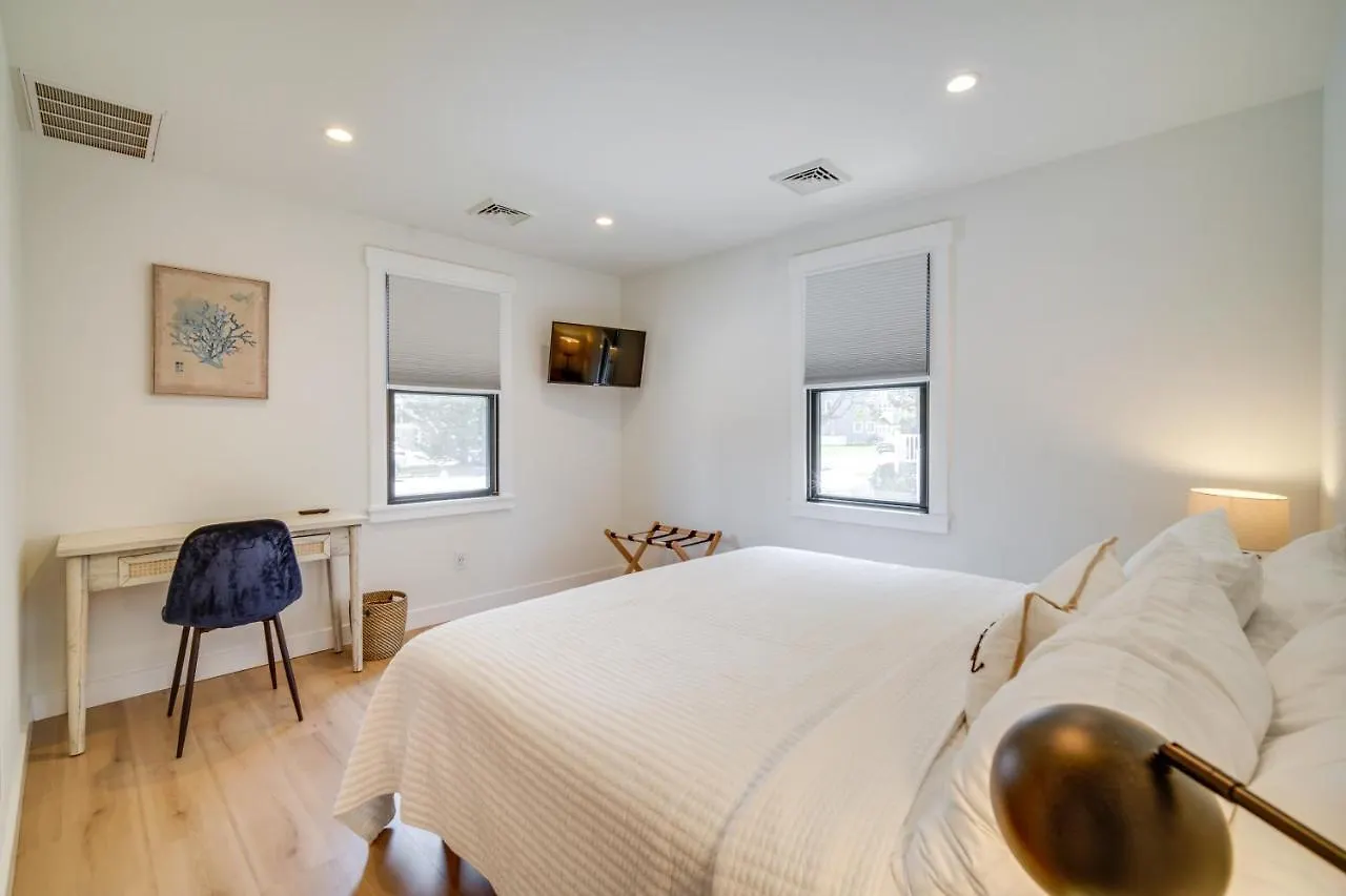 Beautiful Cape Walk To And Mall! Holiday home