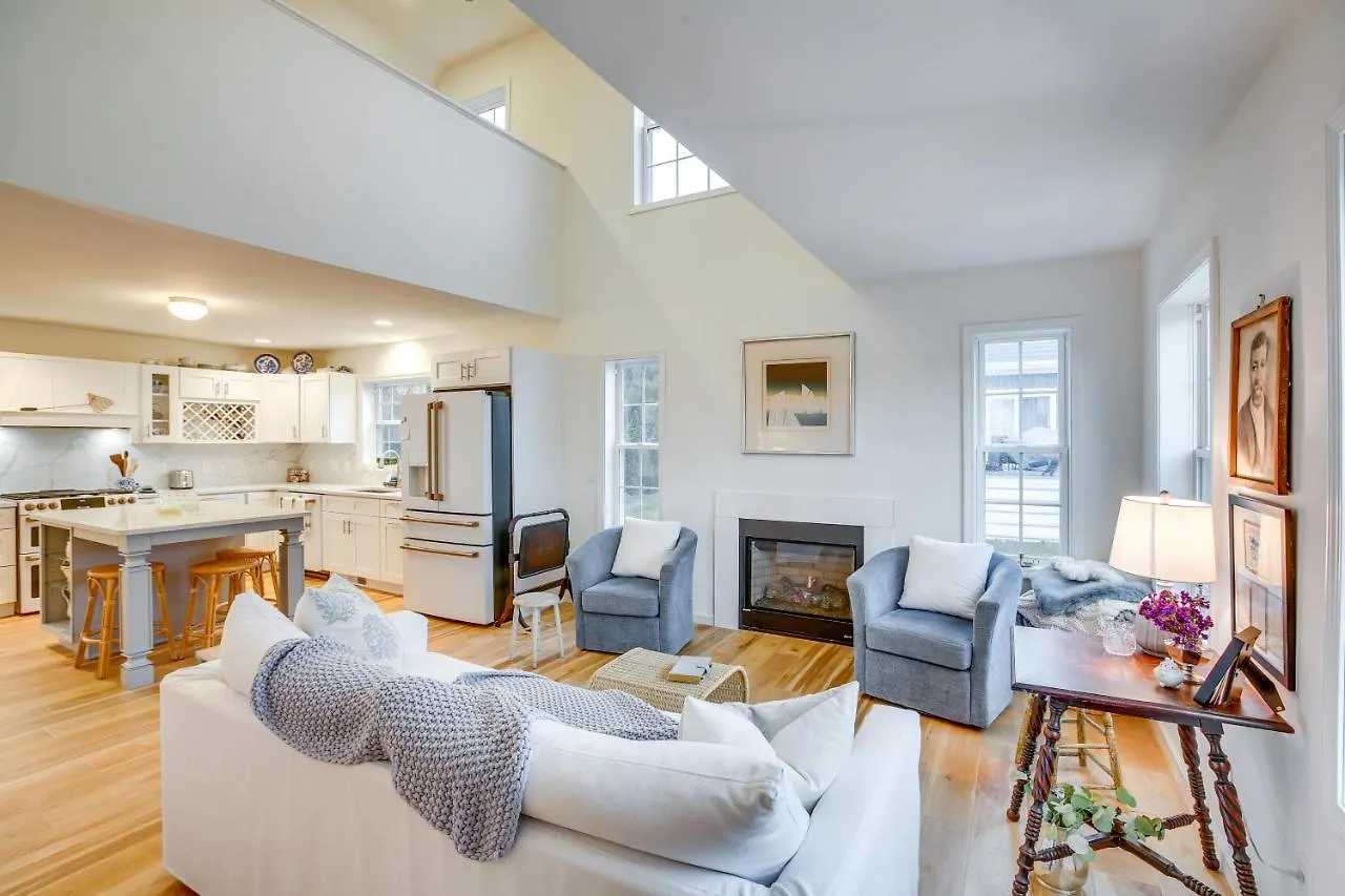 Airy West Cape Less Than 1 Mi To Beach!