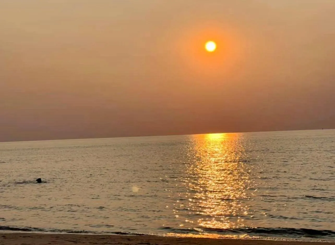 House Cape Just 1 Block From The Bay & A Short 5 Minutes Walk, Sleeps 19 Holiday home *