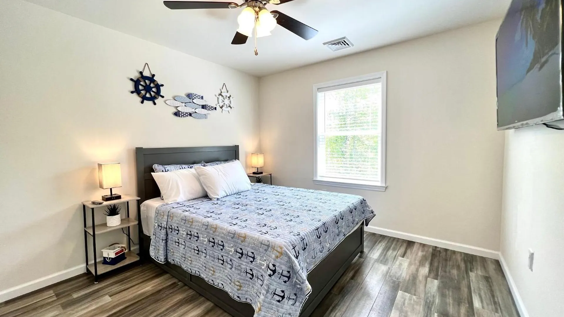 House Cape Just 1 Block From The Bay & A Short 5 Minutes Walk, Sleeps 19 * Cape May