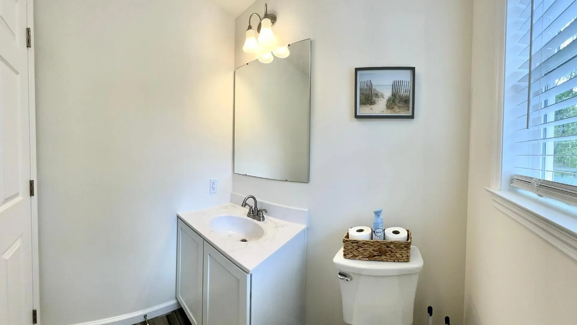 Holiday home House Cape Just 1 Block From The Bay & A Short 5 Minutes Walk, Sleeps 19 *
