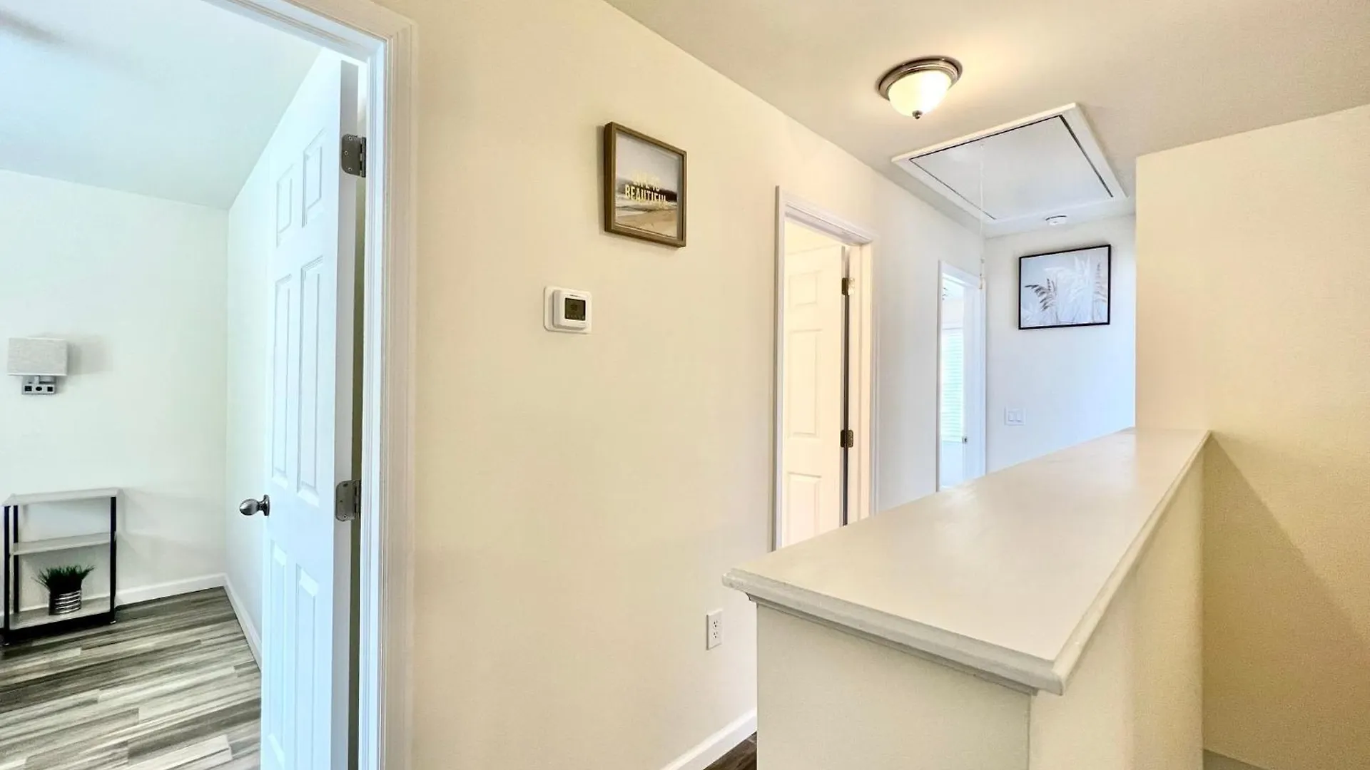 House Cape Just 1 Block From The Bay & A Short 5 Minutes Walk, Sleeps 19