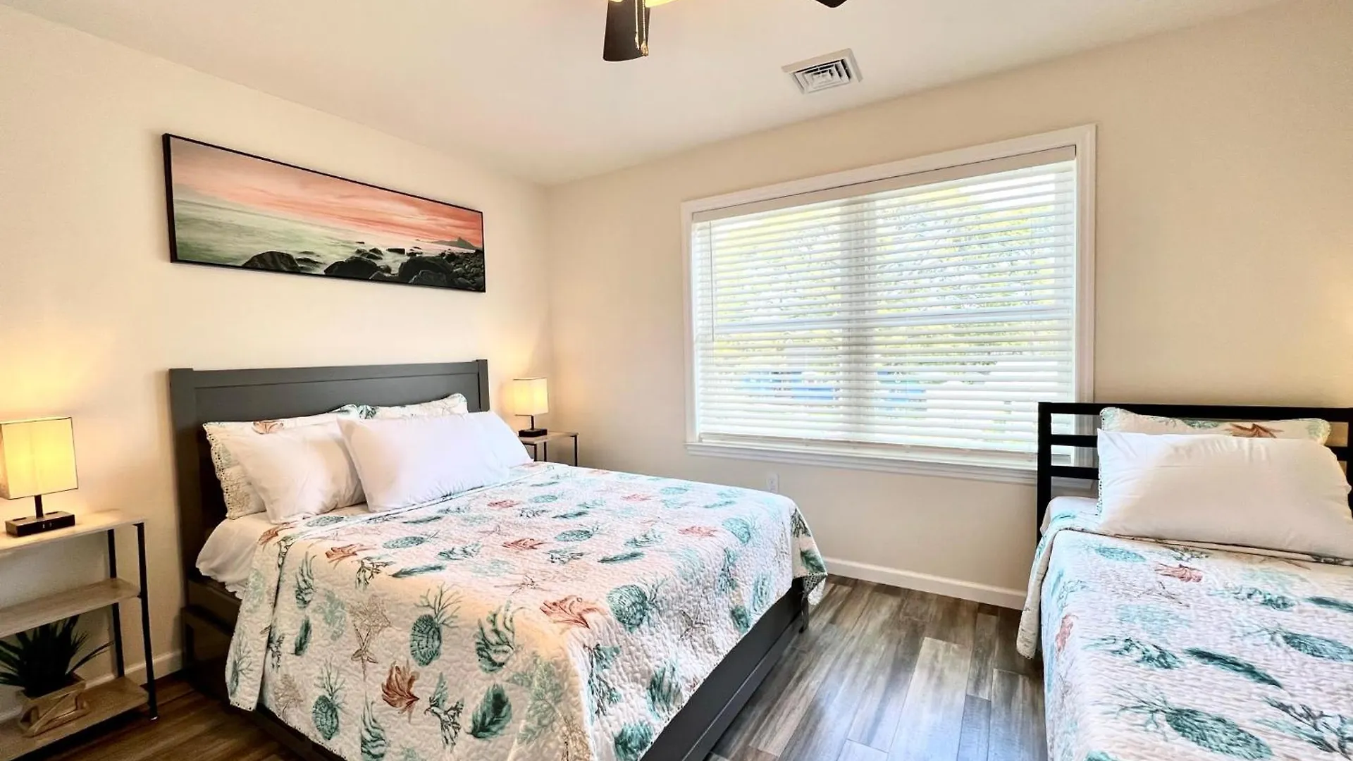 House Cape Just 1 Block From The Bay & A Short 5 Minutes Walk, Sleeps 19 Cape May