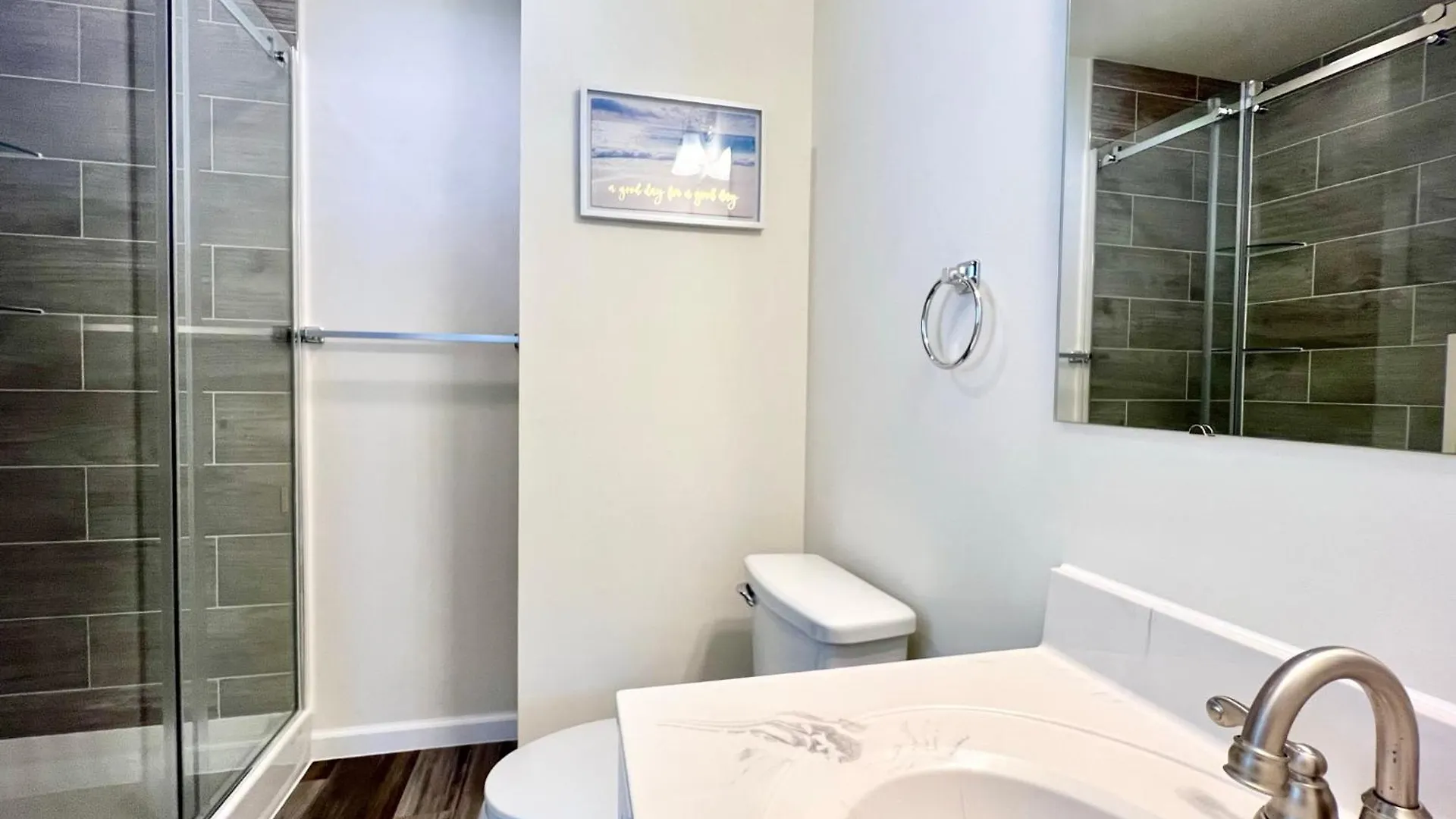 Holiday home House Cape Just 1 Block From The Bay & A Short 5 Minutes Walk, Sleeps 19 *