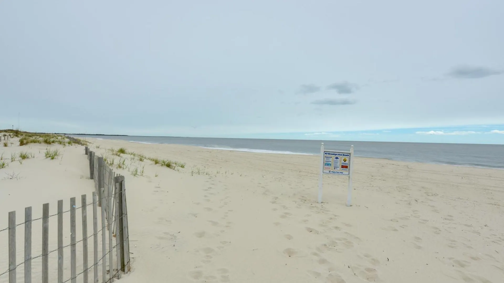 Bright Half-block To Cape Beach! Apartment *