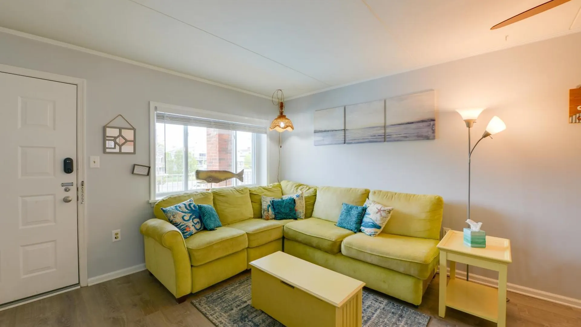 Apartment Bright Half-block To Cape Beach! *