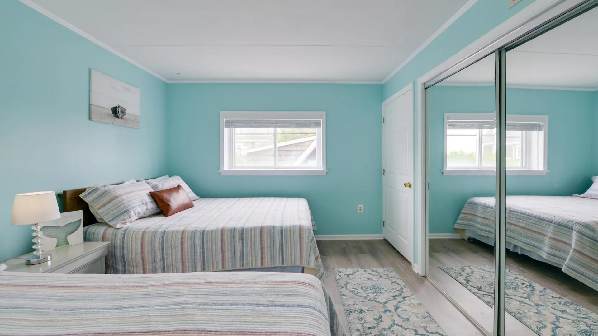 Bright Half-block To Cape Beach! Apartment *