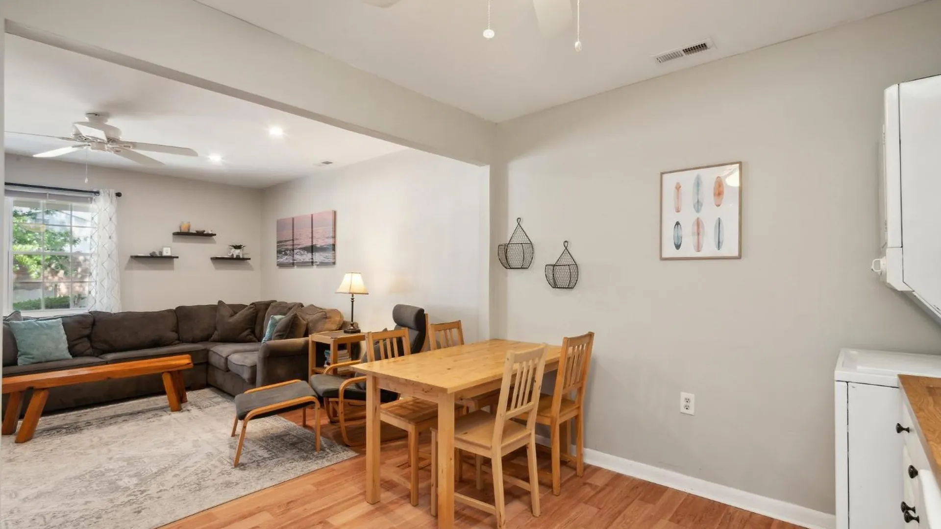 Cozy 2br - Beachside Bliss With Yard Space Apartmán *