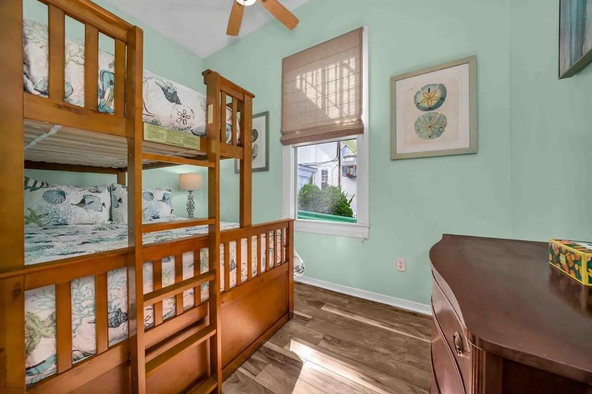 Northern Star Beachfront Apartment *