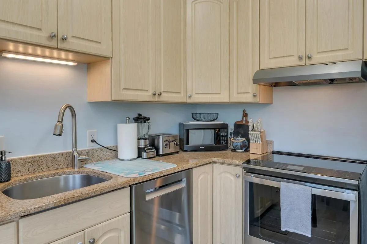 Northern Star Beachfront Apartment *