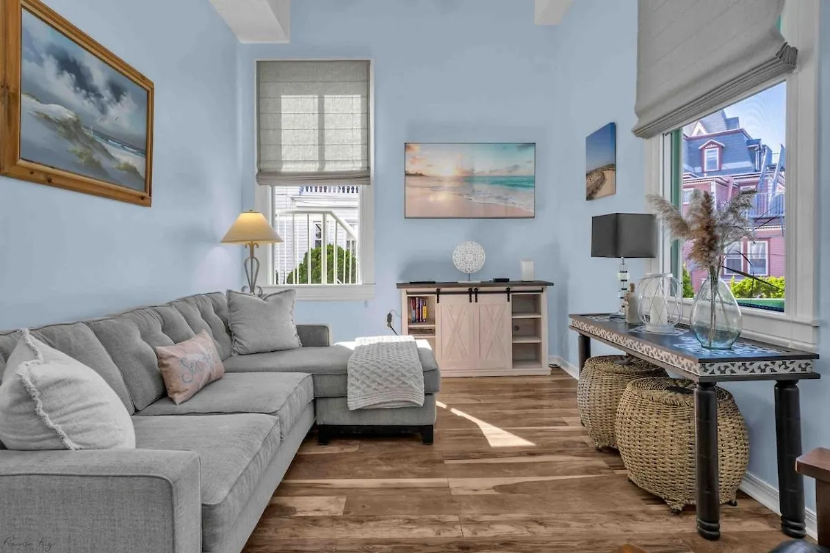 Northern Star Beachfront Apartment *