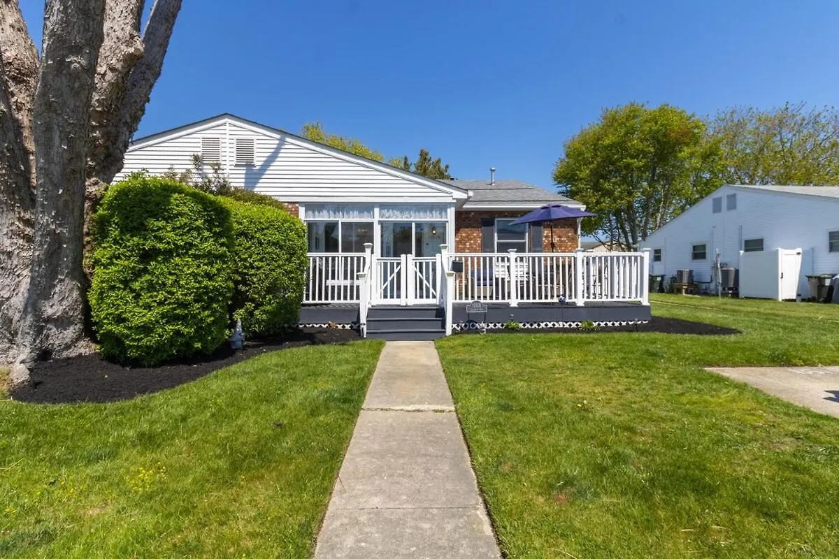 Coastal Cottage! Brand New Listing!