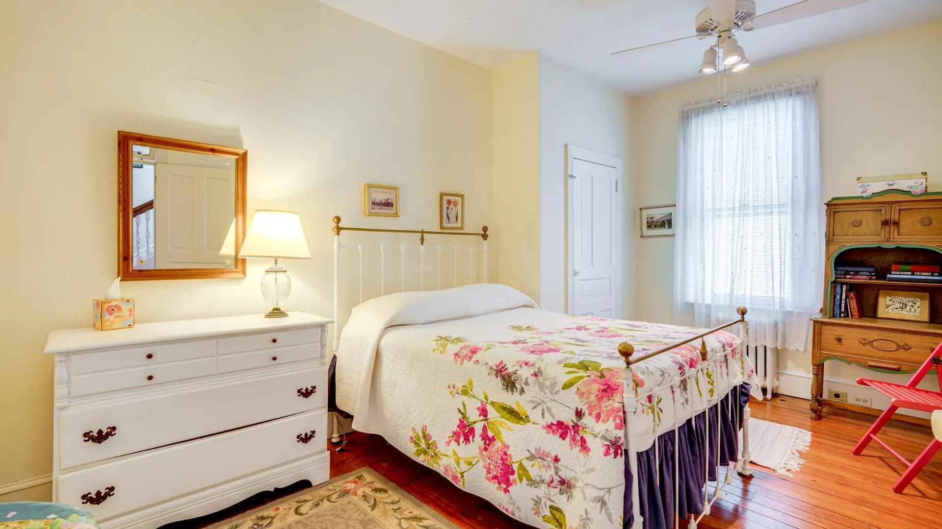 Walk To Cape With Screened Patio! * Cape May