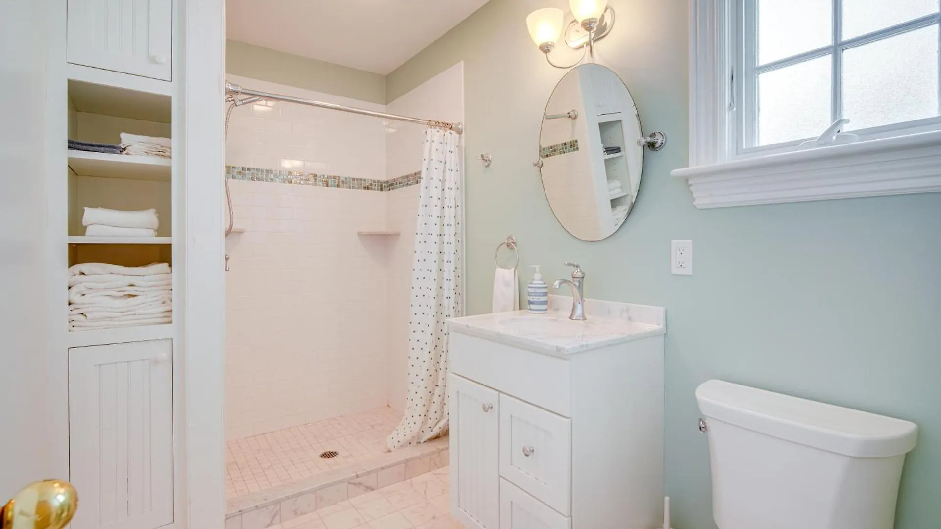 Walk To Cape With Screened Patio! Holiday home Cape May