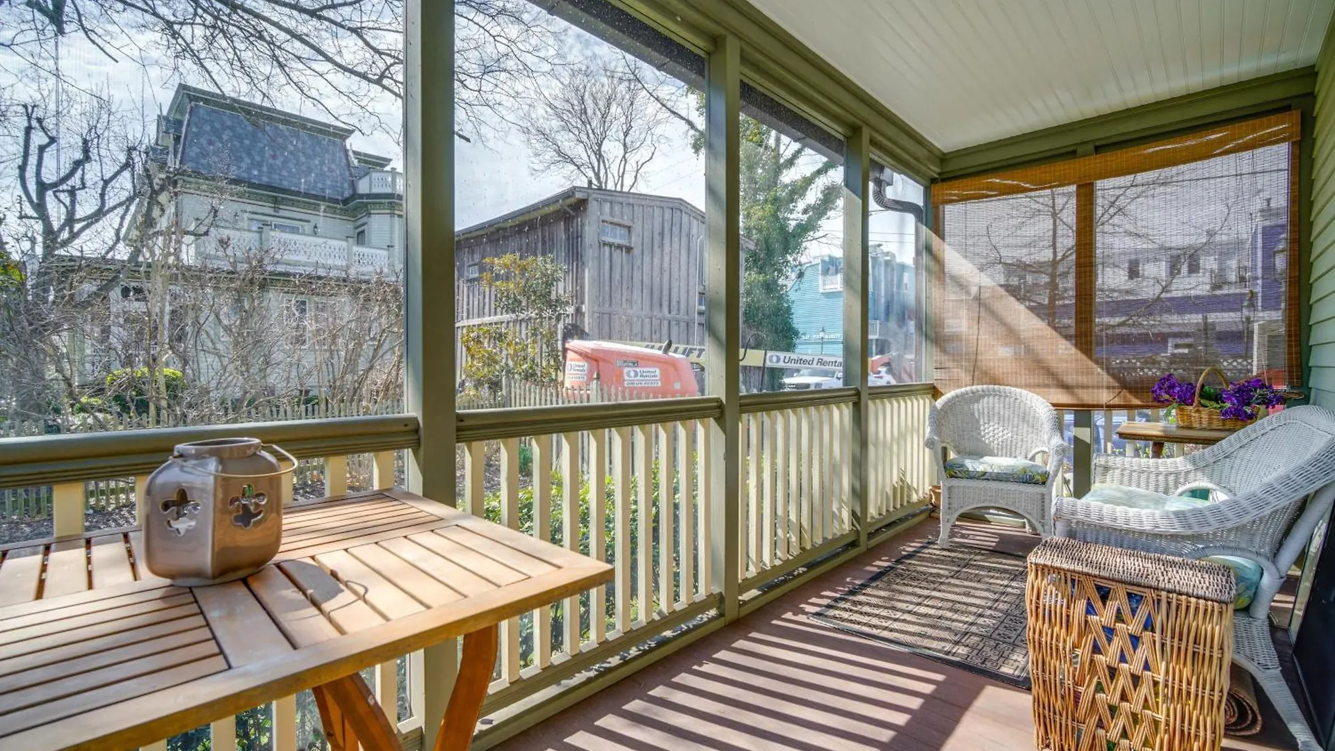 Walk To Cape With Screened Patio! *
