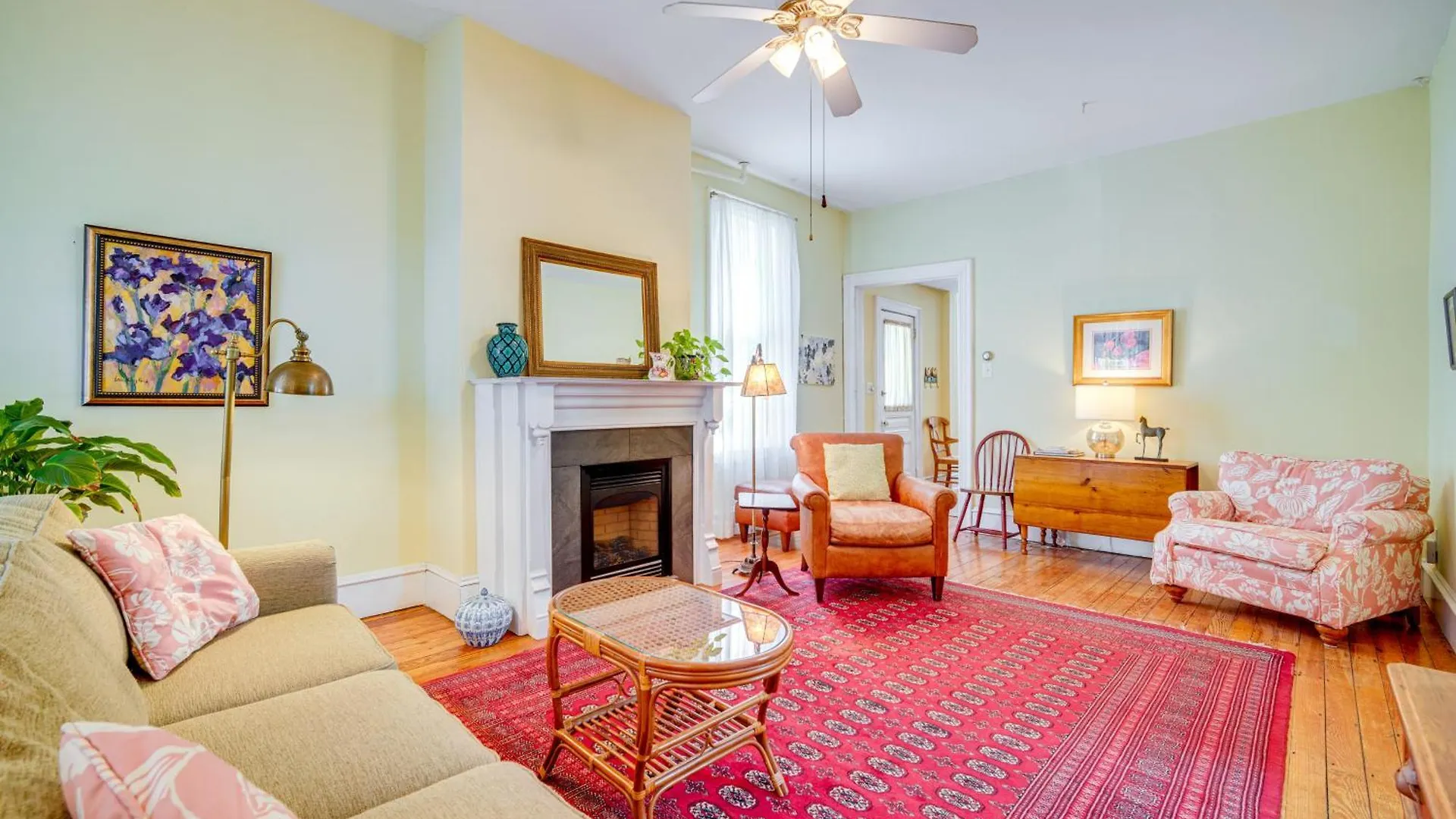 Walk To Cape With Screened Patio! Cape May