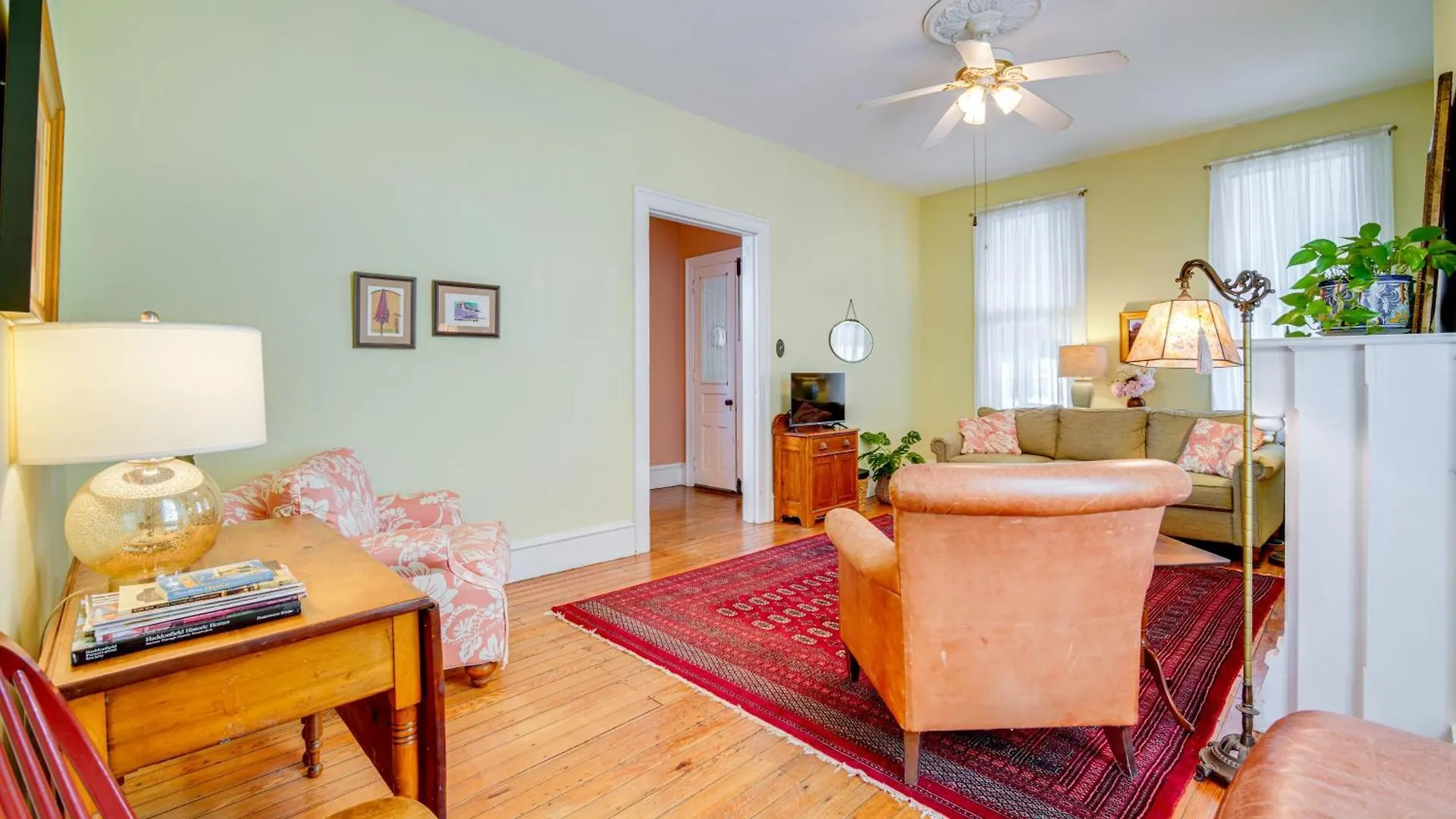 Holiday home Walk To Cape With Screened Patio!