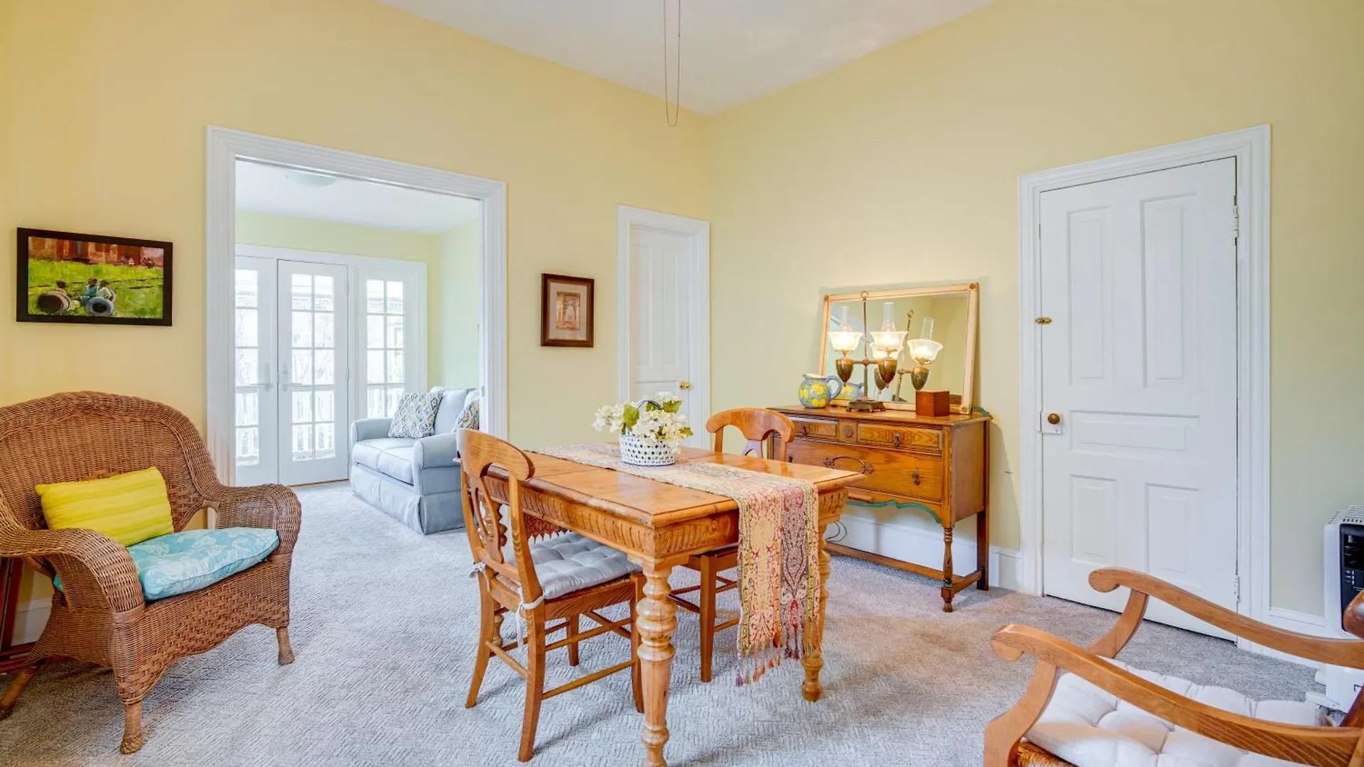 Walk To Cape With Screened Patio! Holiday home Cape May