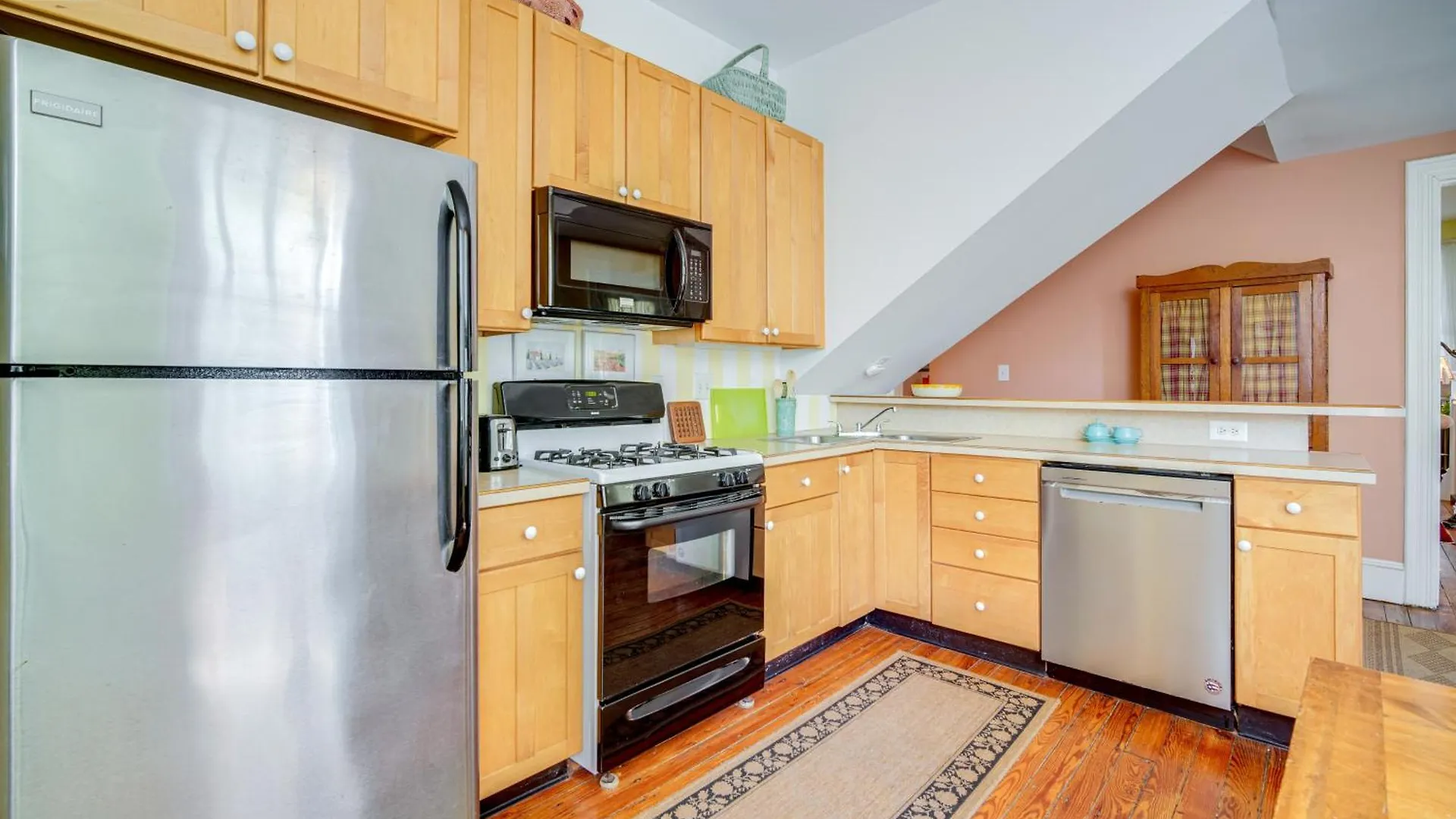 Walk To Cape With Screened Patio! * Cape May