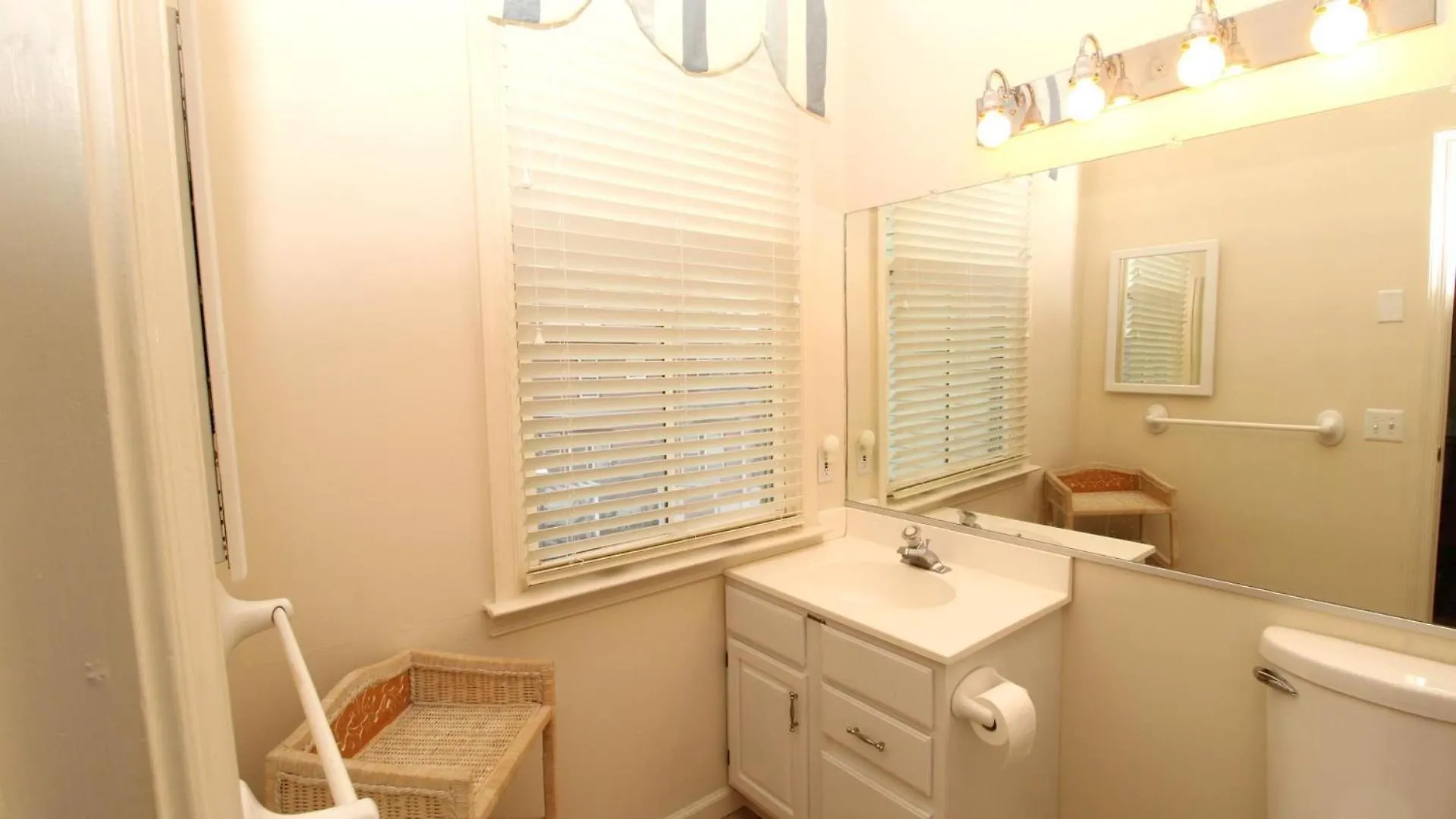Morning Star Unit 8 Apartment