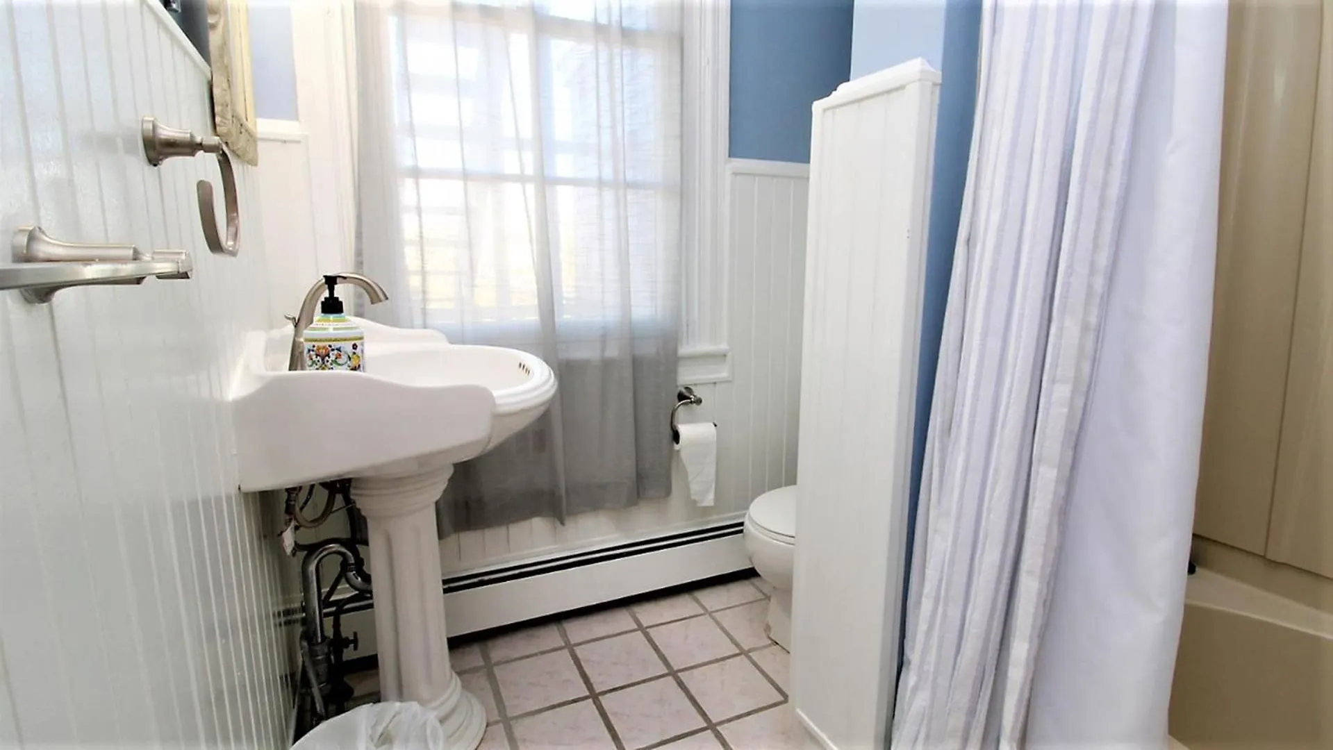 817 Stockton Avenue, 2 Apartment Cape May