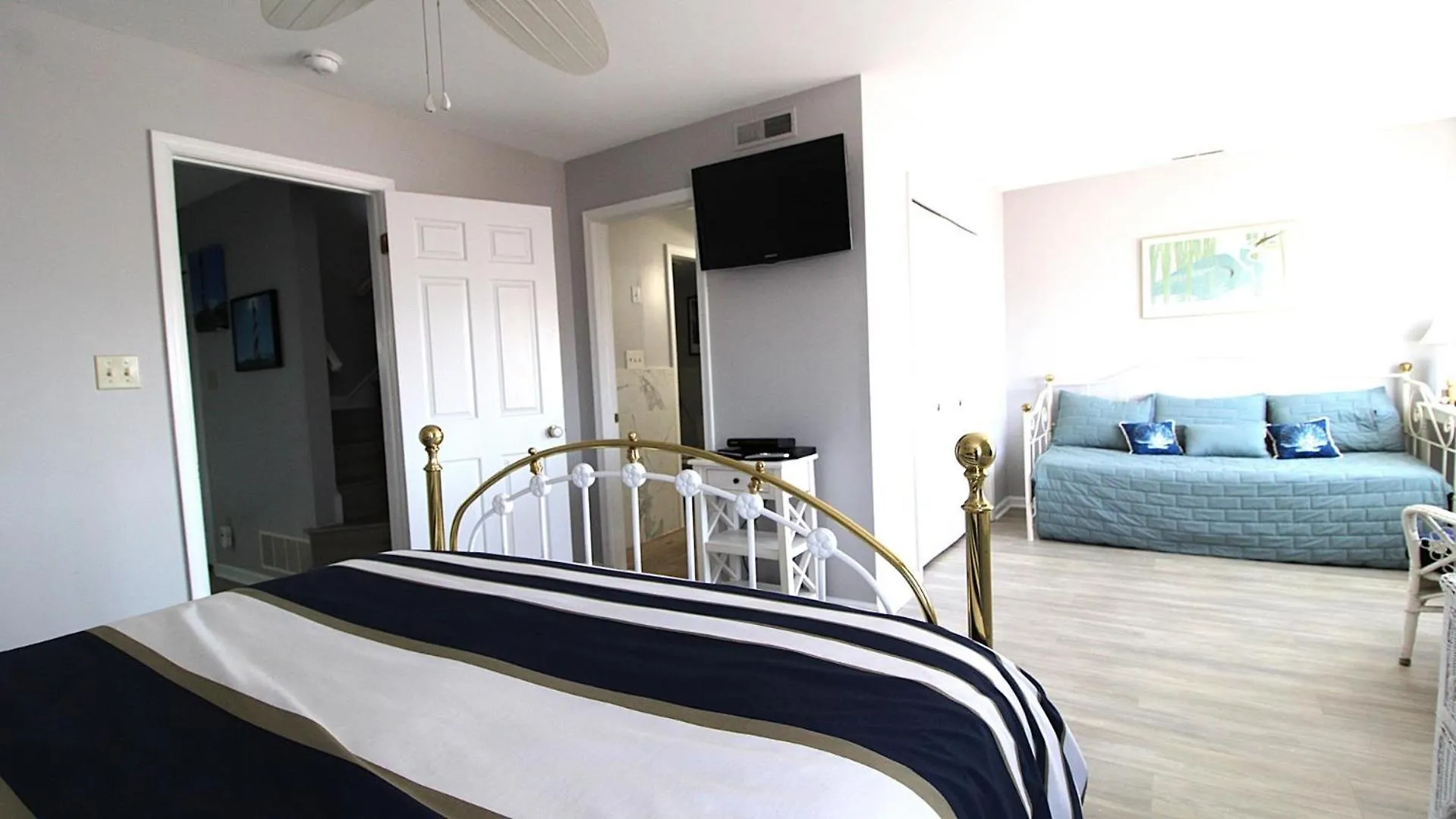 Apartment 402 St, Place Cape May