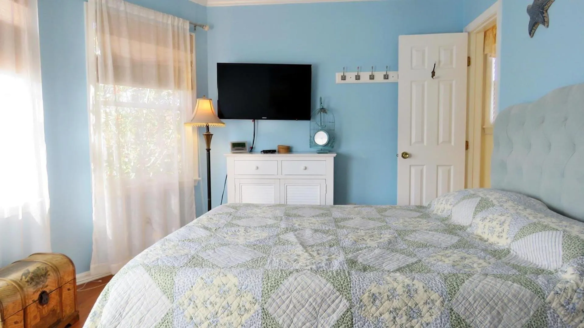 211 Franklin Street Breezes From The Sea *