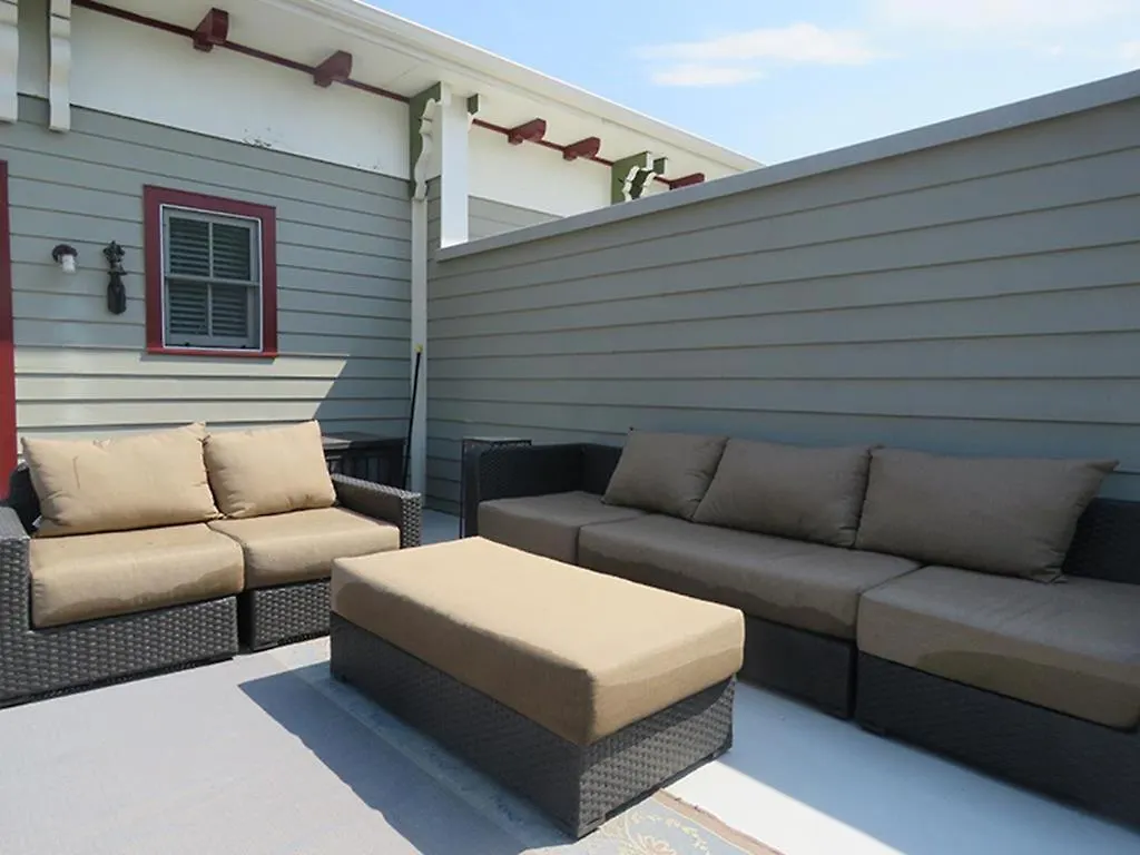 Apartment Breezes On Broad