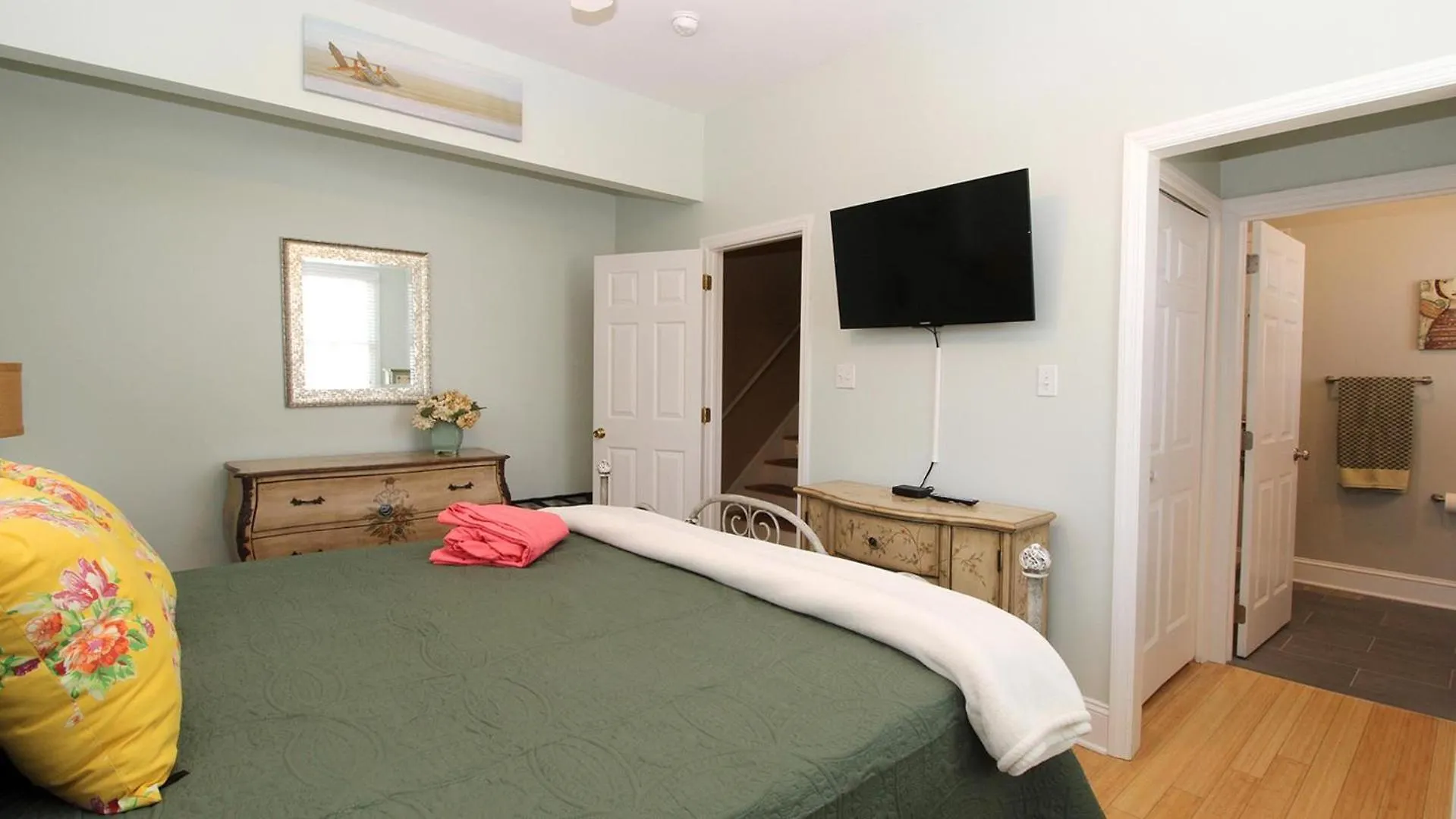 Apartment Breezes On Broad