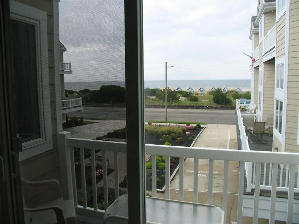 Apartment 1107 Avenue, Unit C2