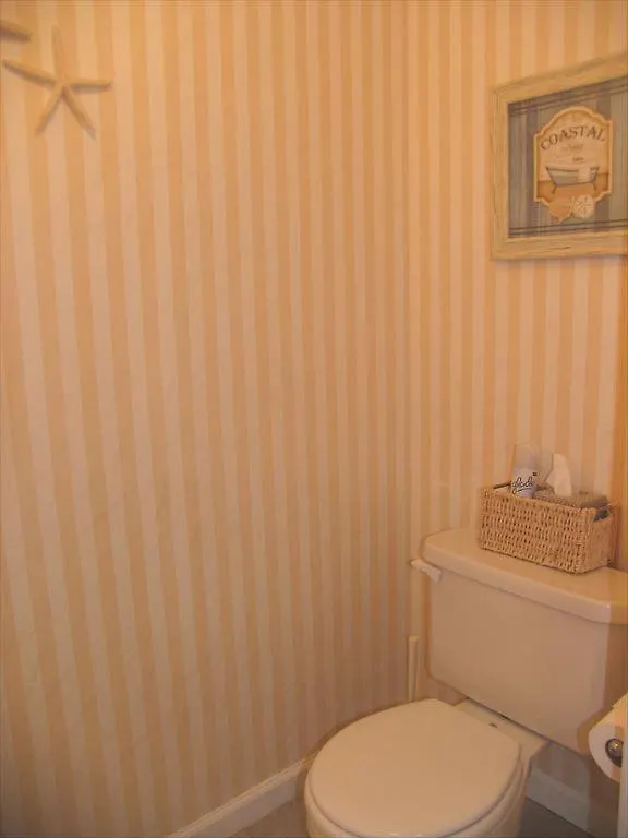 1107 Avenue, Unit C2 Apartment *